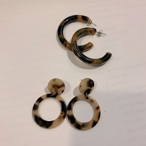 2 Pairs Tortoise earrings